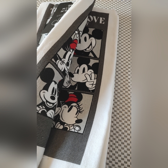 2 pack Disney Mickey Mouse Kitchen Towels Mickey and Minnie Mouse Photo NWT - Picture 4 of 4